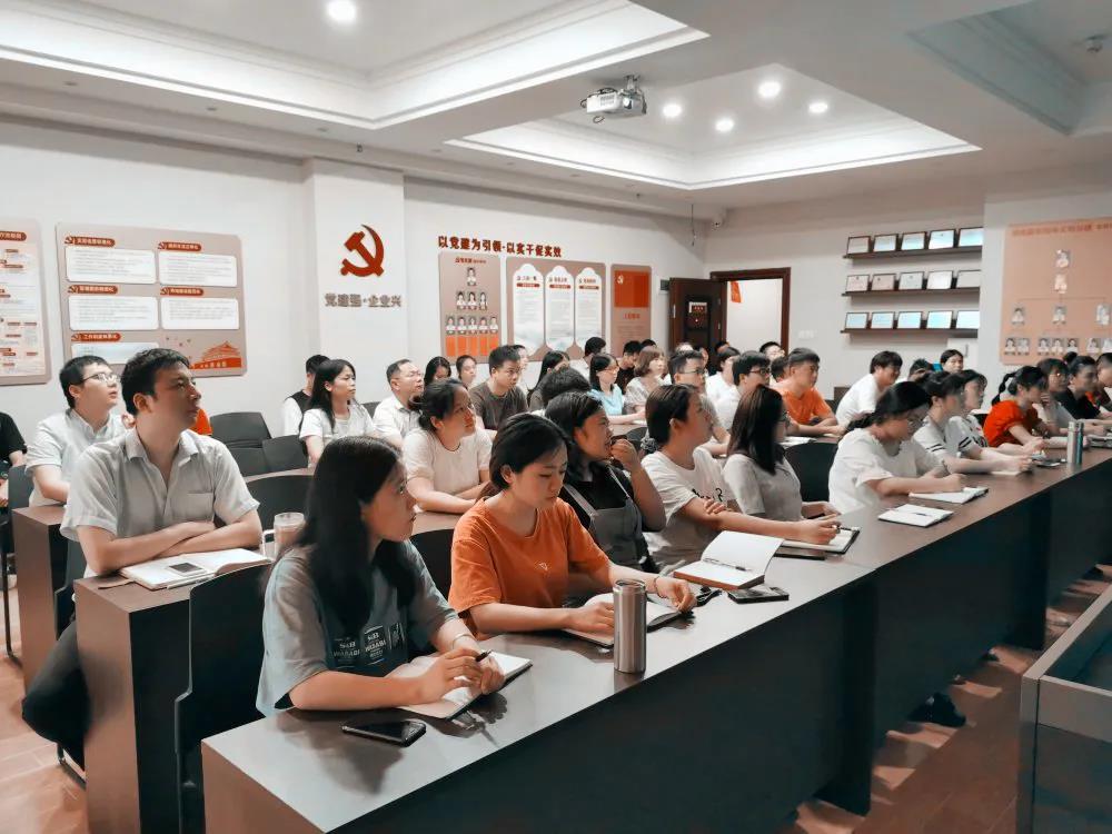 热烈庆祝建党99周年，乐鱼平台-乐鱼平台(中国)
组织全体骨干召开“不忘初心、牢记使命”主题教育活动